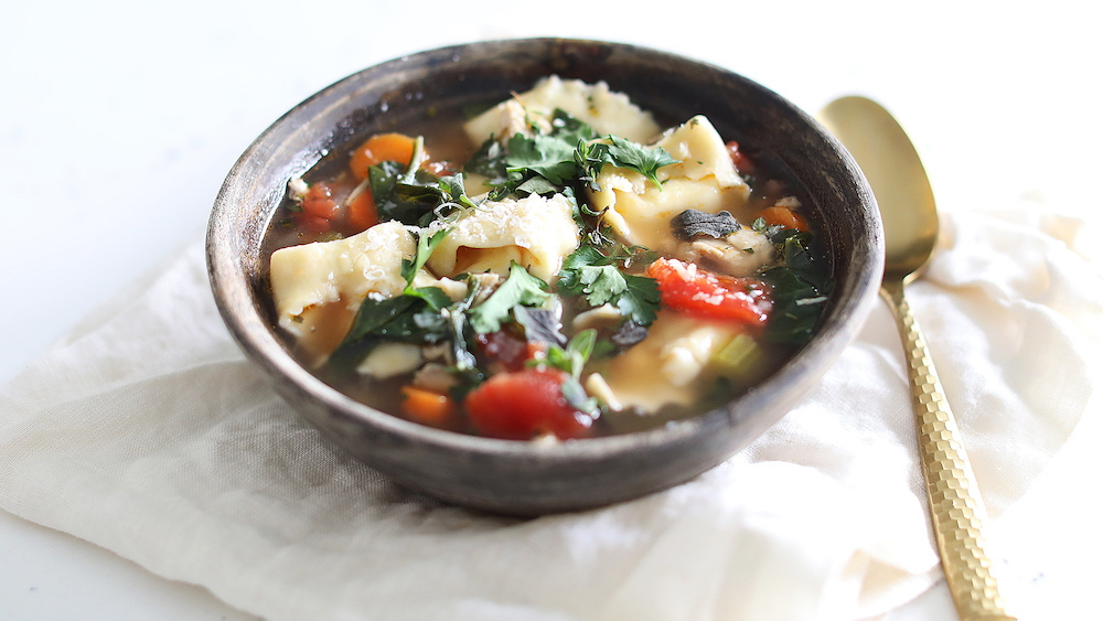 Homemade Cheese Tortellini Soup with Chicken and Spinach